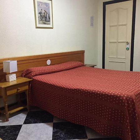 אלקאלה דה הנארס Hostal Jacinto מראה חיצוני תמונה